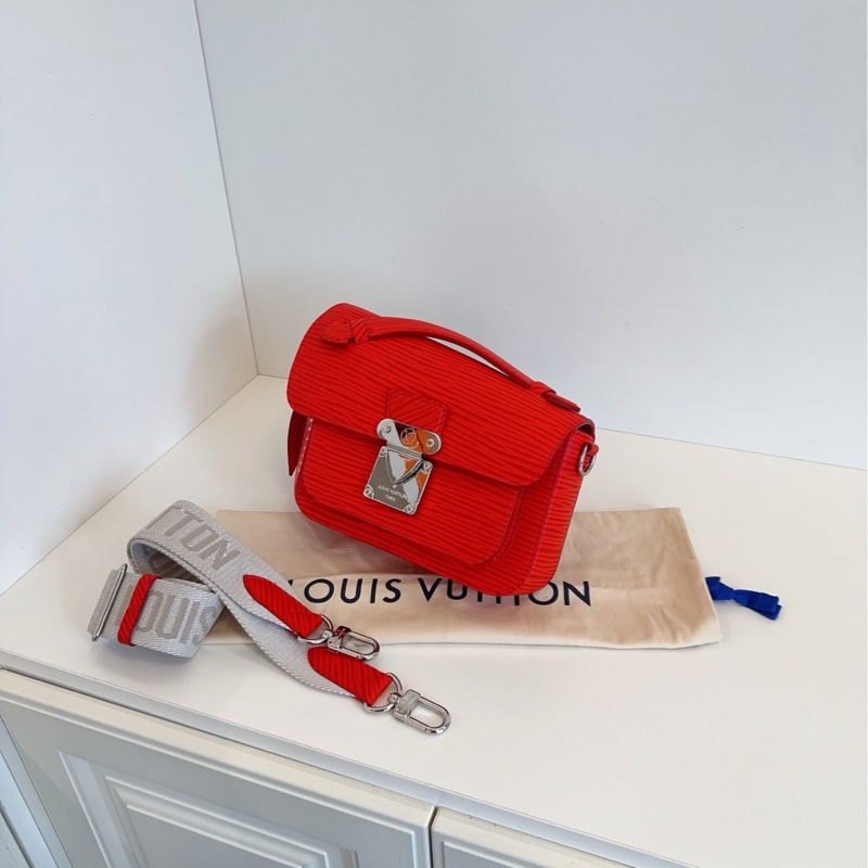 【99新閒置🆕】LV 23年秀款 芯片款 MONCEAU superme紅 水波紋不規則全皮郵差包 手提包斜挎包單肩包-3