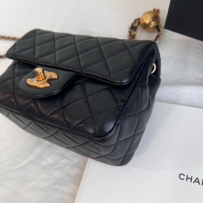 ෆ Chanel黑色金球cf-7