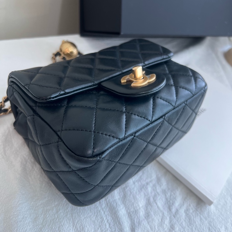 ෆ Chanel黑色金球cf-8