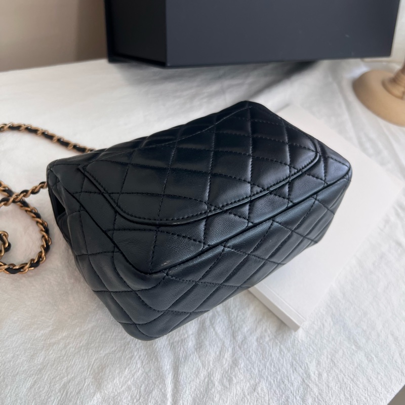 ෆ Chanel黑色金球cf-12