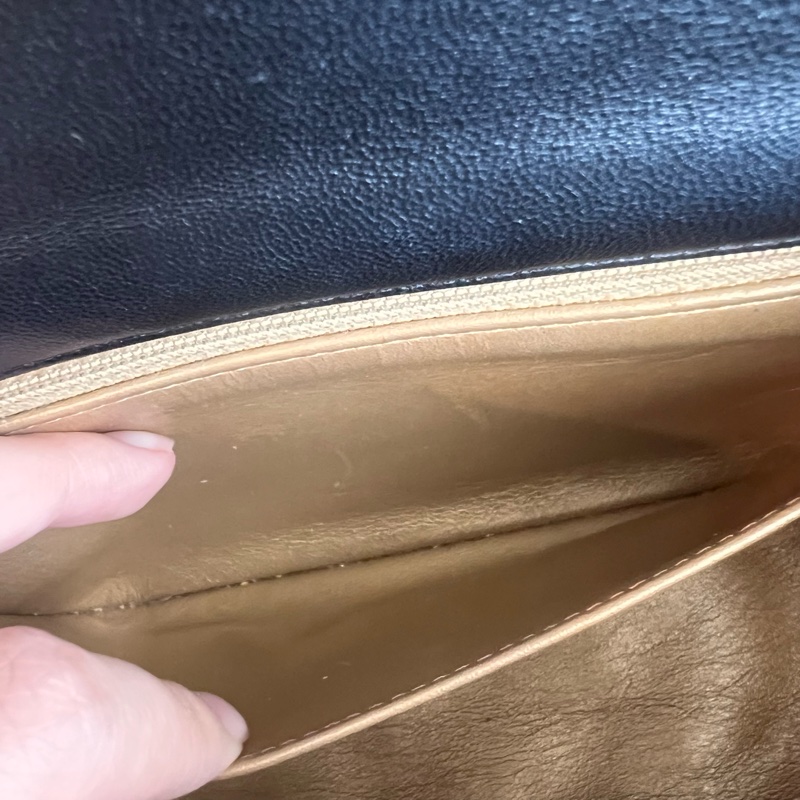 ෆ Chanel黑色金球cf-15