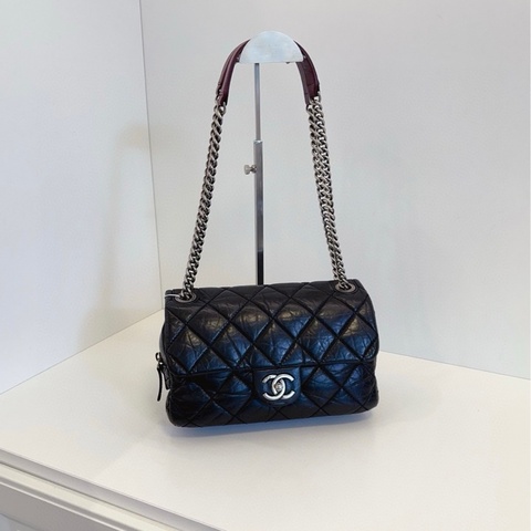 【98新🆕】Chanel 黑銀孟買油蠟皮CF 標誌性酒紅肩托點綴 斜挎包單肩包