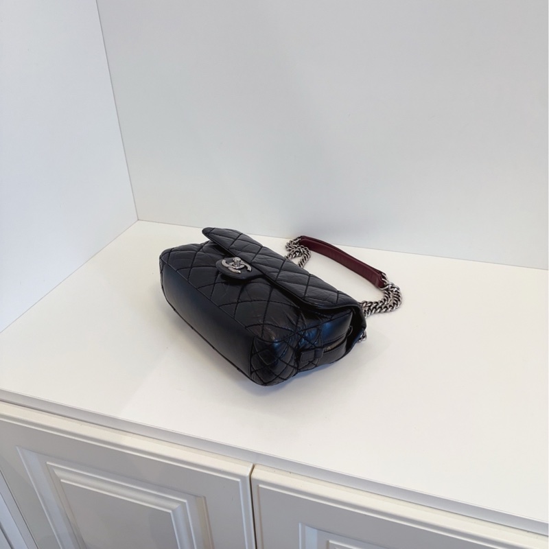 【98新🆕】Chanel 黑銀孟買油蠟皮CF 標誌性酒紅肩托點綴 斜挎包單肩包-4