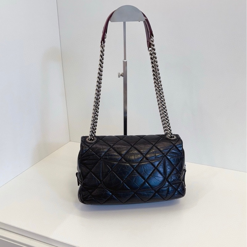 【98新🆕】Chanel 黑銀孟買油蠟皮CF 標誌性酒紅肩托點綴 斜挎包單肩包-5