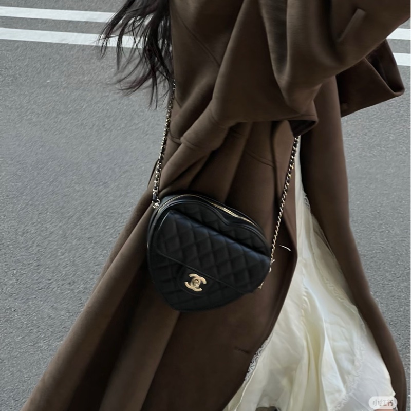 ෆ Chanel黑金愛心包大號-0