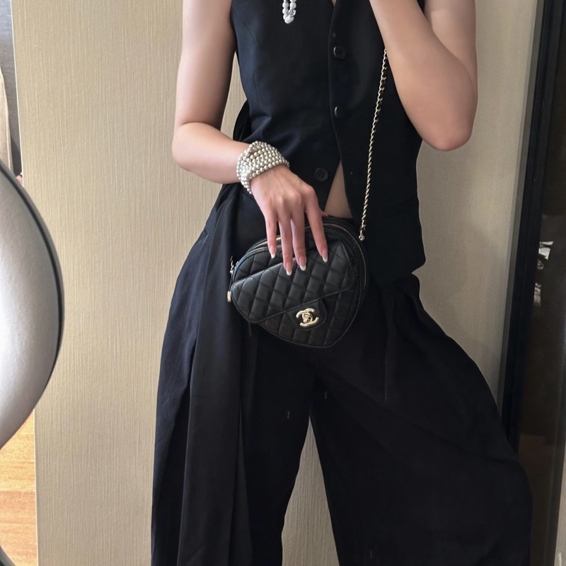 ෆ Chanel黑金愛心包大號-3