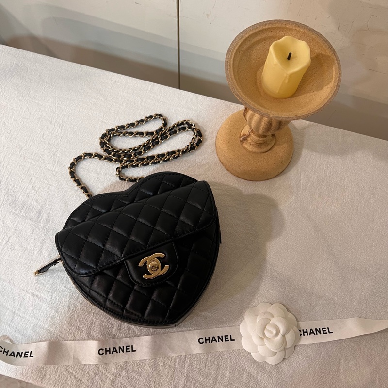 ෆ Chanel黑金愛心包大號-4