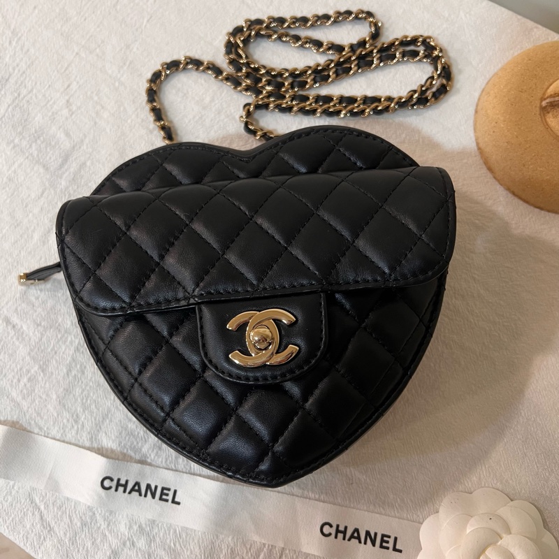 ෆ Chanel黑金愛心包大號-6