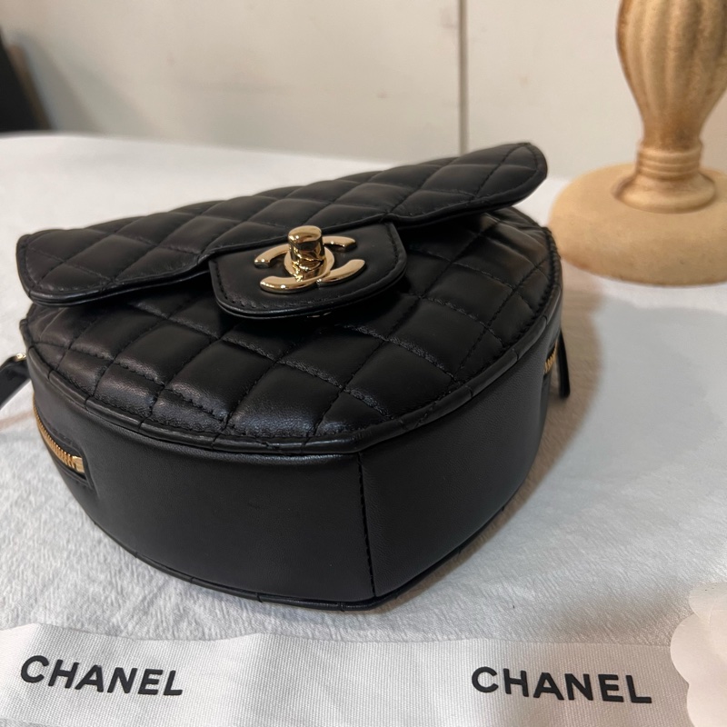 ෆ Chanel黑金愛心包大號-8
