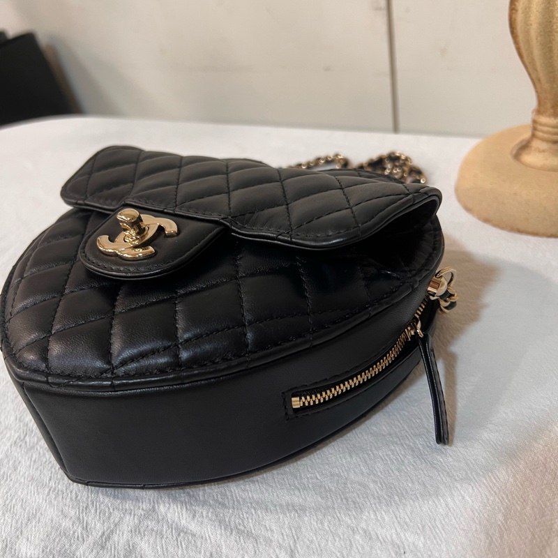 ෆ Chanel黑金愛心包大號-9