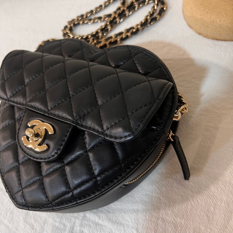 ෆ Chanel黑金愛心包大號-10