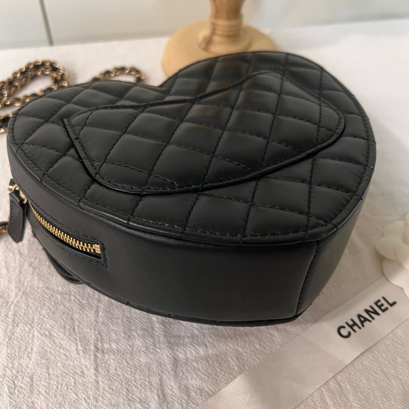 ෆ Chanel黑金愛心包大號-11