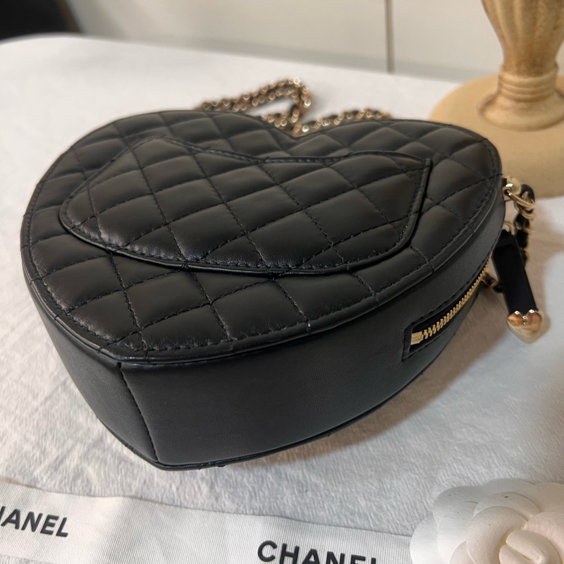 ෆ Chanel黑金愛心包大號-12