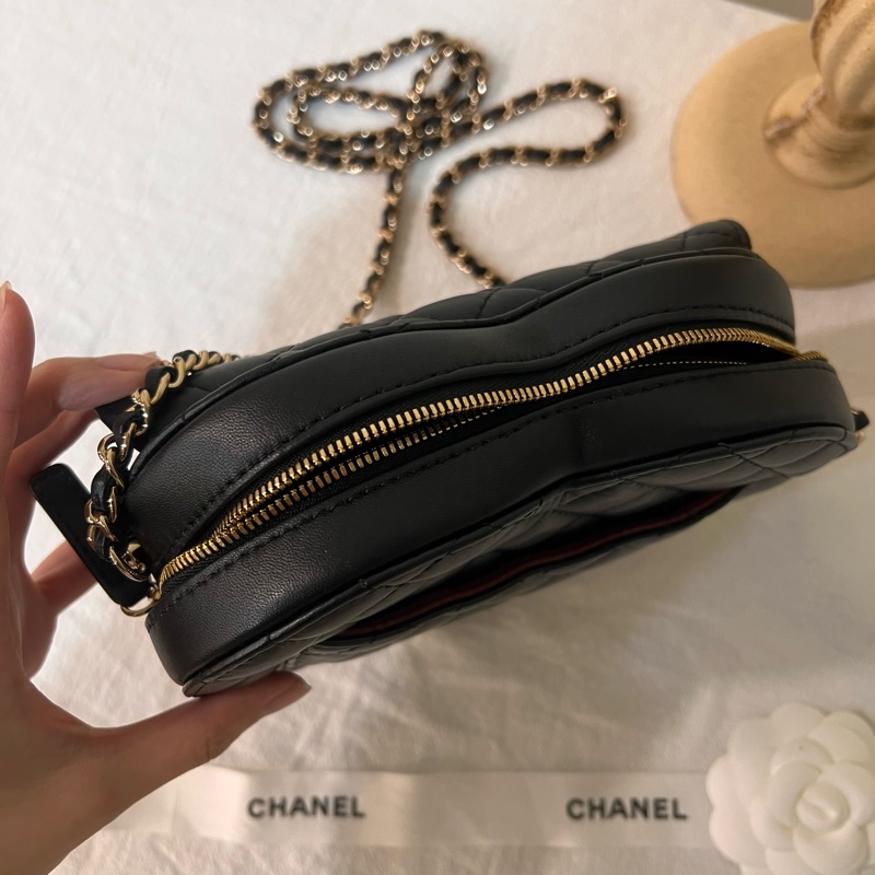 ෆ Chanel黑金愛心包大號-14