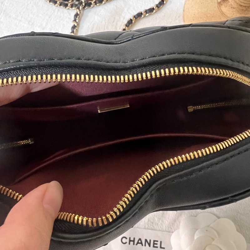 ෆ Chanel黑金愛心包大號-15