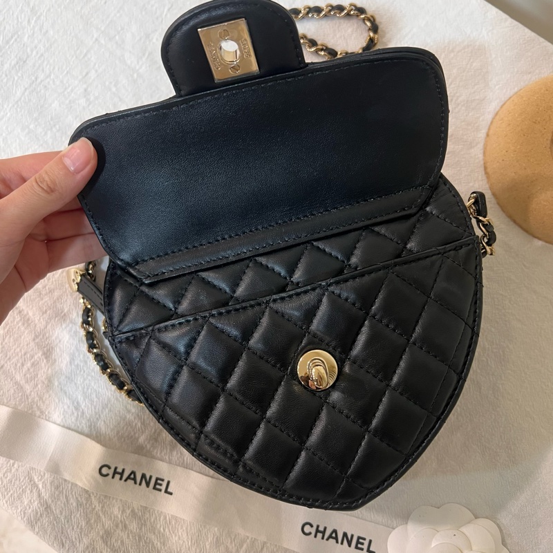 ෆ Chanel黑金愛心包大號-17