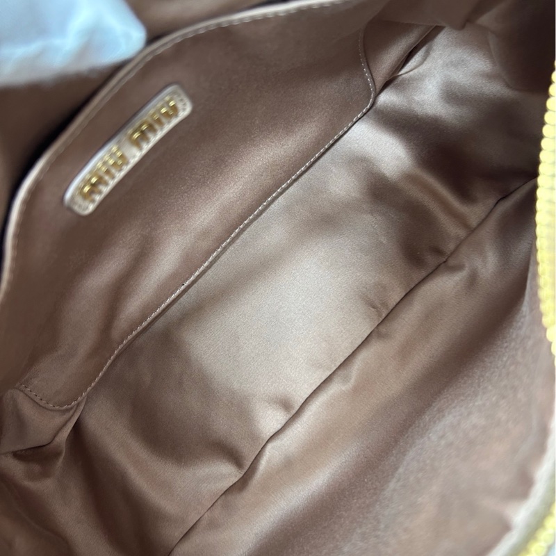 【閒置新】 Miumiu Wander藕粉色Hobo大號腋下包-7