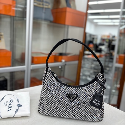 【99新】 Prada Crystal Re-edition黑色釘珠Hobo 單肩包