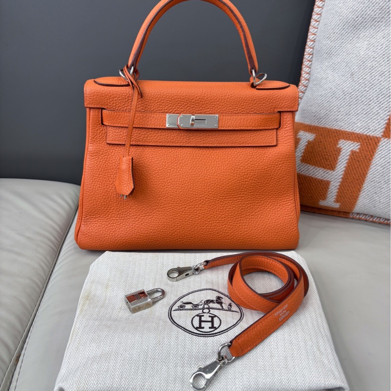 愛馬仕Hermes 愛馬仕橙銀扣Kelly28，togo皮，成色很棒98🆕以上，無明顯使用痕跡，兩個底釘膜還在，皮面非常乾爽，鎖鑰匙塵袋都在-0