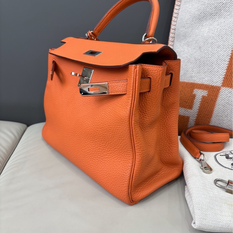 愛馬仕Hermes 愛馬仕橙銀扣Kelly28，togo皮，成色很棒98🆕以上，無明顯使用痕跡，兩個底釘膜還在，皮面非常乾爽，鎖鑰匙塵袋都在-2