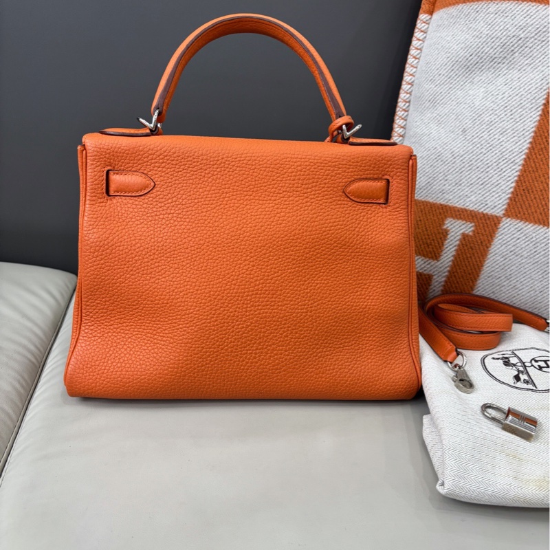 愛馬仕Hermes 愛馬仕橙銀扣Kelly28，togo皮，成色很棒98🆕以上，無明顯使用痕跡，兩個底釘膜還在，皮面非常乾爽，鎖鑰匙塵袋都在-3