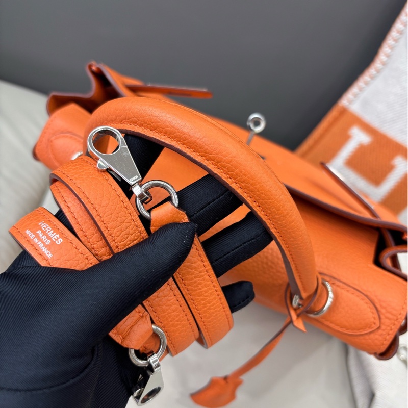 愛馬仕Hermes 愛馬仕橙銀扣Kelly28，togo皮，成色很棒98🆕以上，無明顯使用痕跡，兩個底釘膜還在，皮面非常乾爽，鎖鑰匙塵袋都在-7