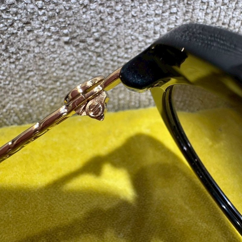 GUCCI 吊墜雙G墨鏡-13