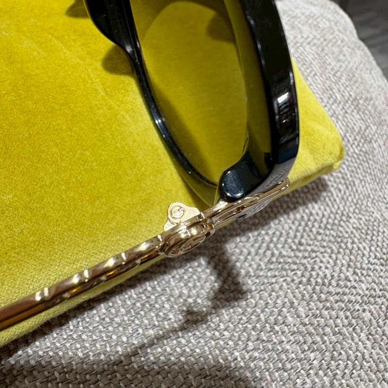 GUCCI 吊墜雙G墨鏡-16