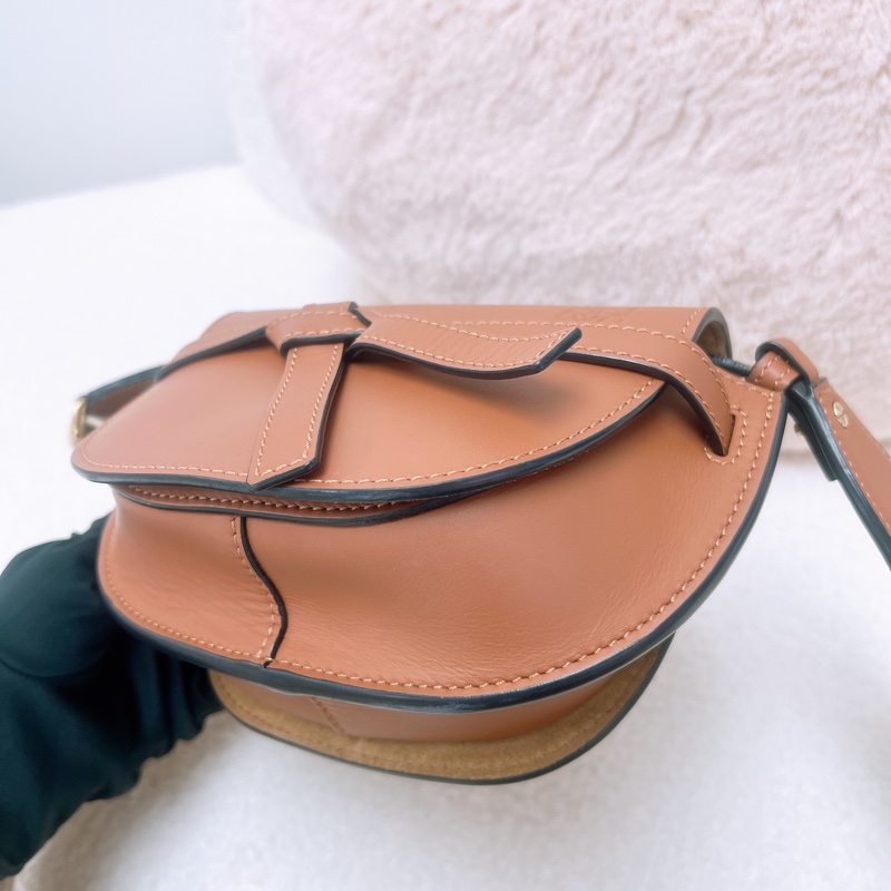 Loewe dual gate 迷你棕色馬鞍包-4