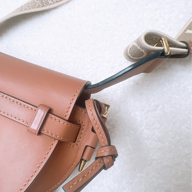 Loewe dual gate 迷你棕色馬鞍包-10