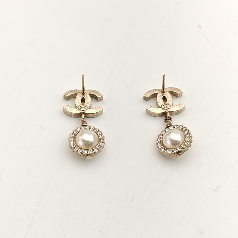 CHANEL 合金雙C帶鑽珍珠吊墜耳環-3