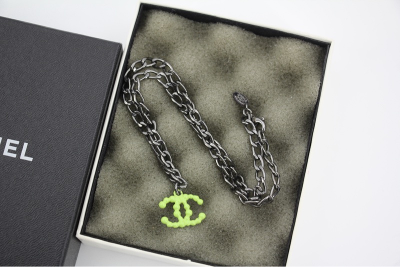 Chanel Vintage 04A樹脂螢光綠色CC灰鏈頸鏈-9