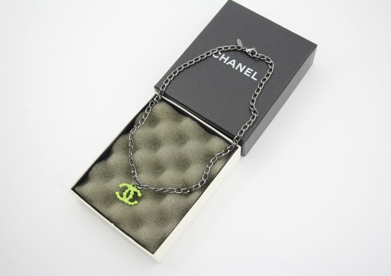 Chanel Vintage 04A樹脂螢光綠色CC灰鏈頸鏈-10