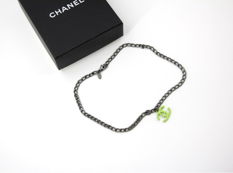 Chanel Vintage 04A樹脂螢光綠色CC灰鏈頸鏈-11