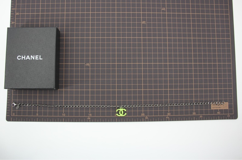 Chanel Vintage 04A樹脂螢光綠色CC灰鏈頸鏈-14
