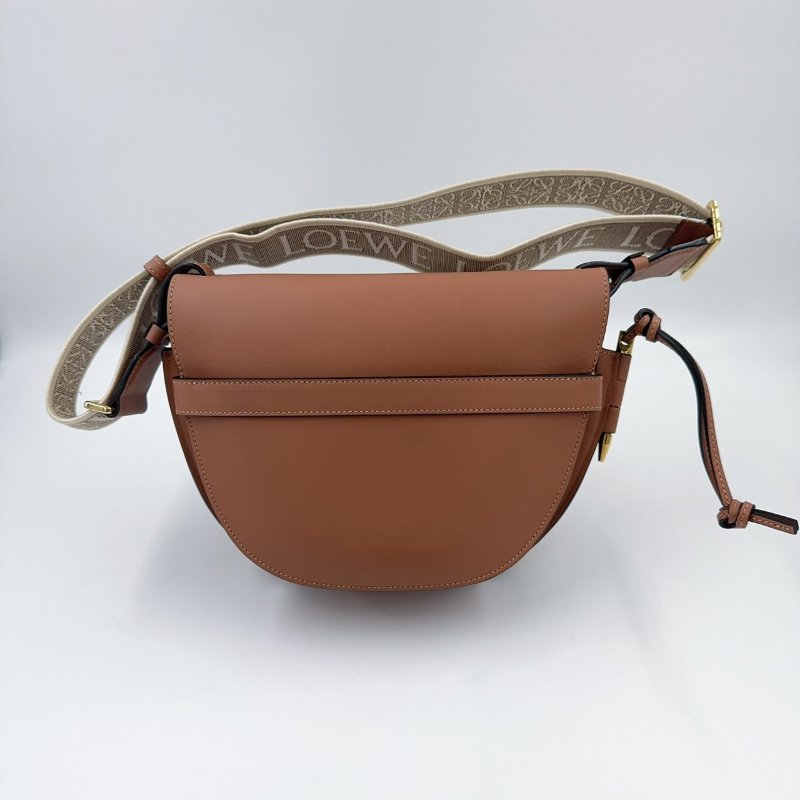 LOEWE棕色牛皮小號GATE斜背包-6