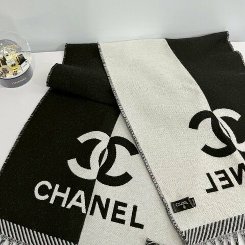 Chanel 黑白拼色圍巾