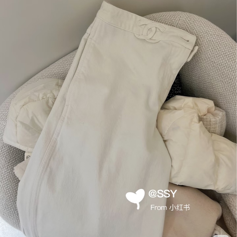 Chanel 25P 腰間logo白色牛仔褲#36-4