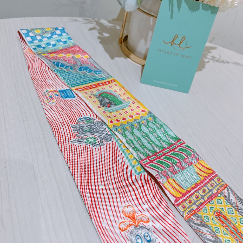 TK1993	愛馬仕 絲巾  Hermes Rose Vig Bleu Vert Amande Silk Super Quest Twilly-1