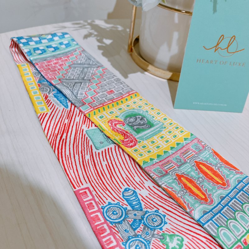 TK1993	愛馬仕 絲巾  Hermes Rose Vig Bleu Vert Amande Silk Super Quest Twilly-4