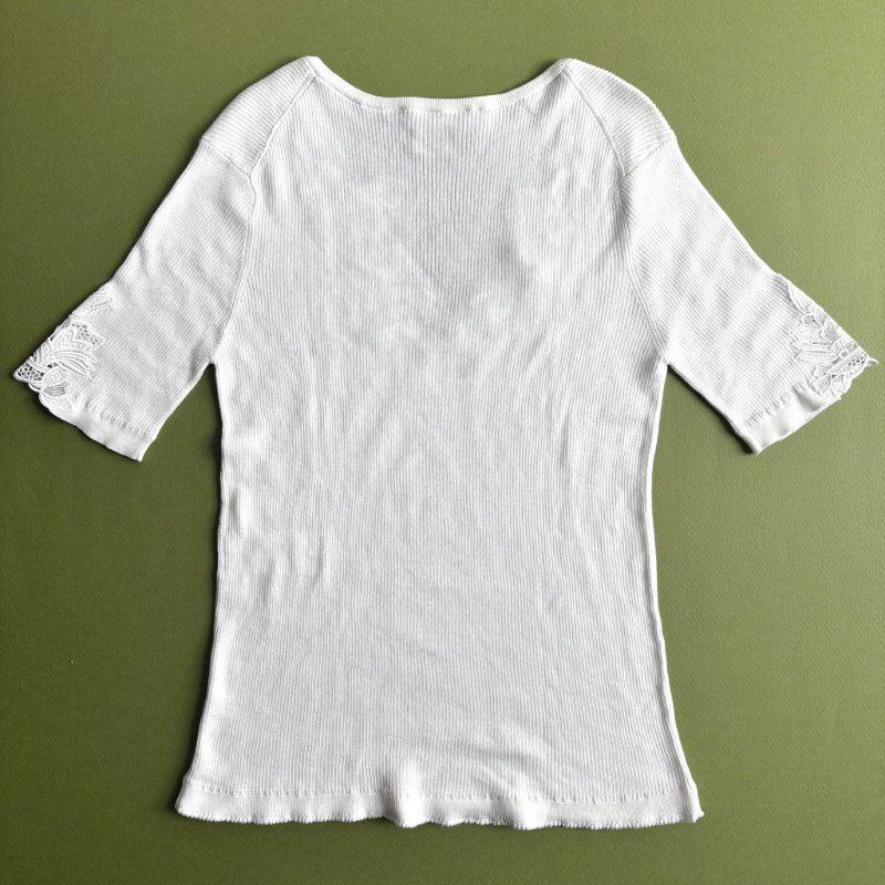 M號::Chloe:: Floral Guipure Lace V-Neck Fitted Top 白色蕾絲V領邊 合身上衣-2