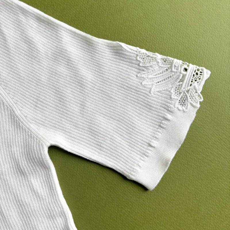 M號::Chloe:: Floral Guipure Lace V-Neck Fitted Top 白色蕾絲V領邊 合身上衣-7