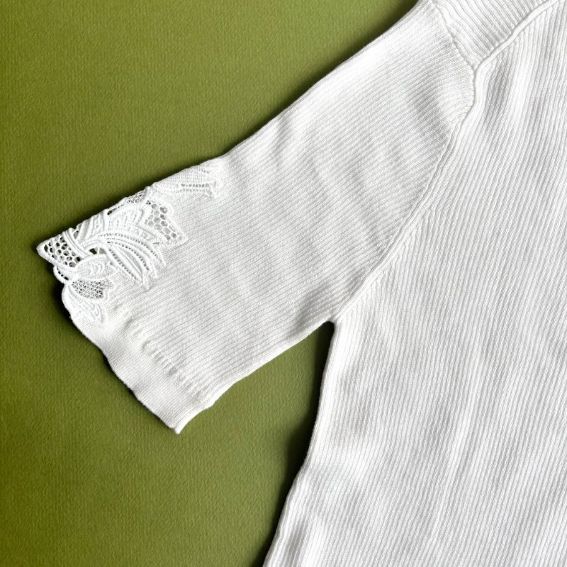 M號::Chloe:: Floral Guipure Lace V-Neck Fitted Top 白色蕾絲V領邊 合身上衣-11