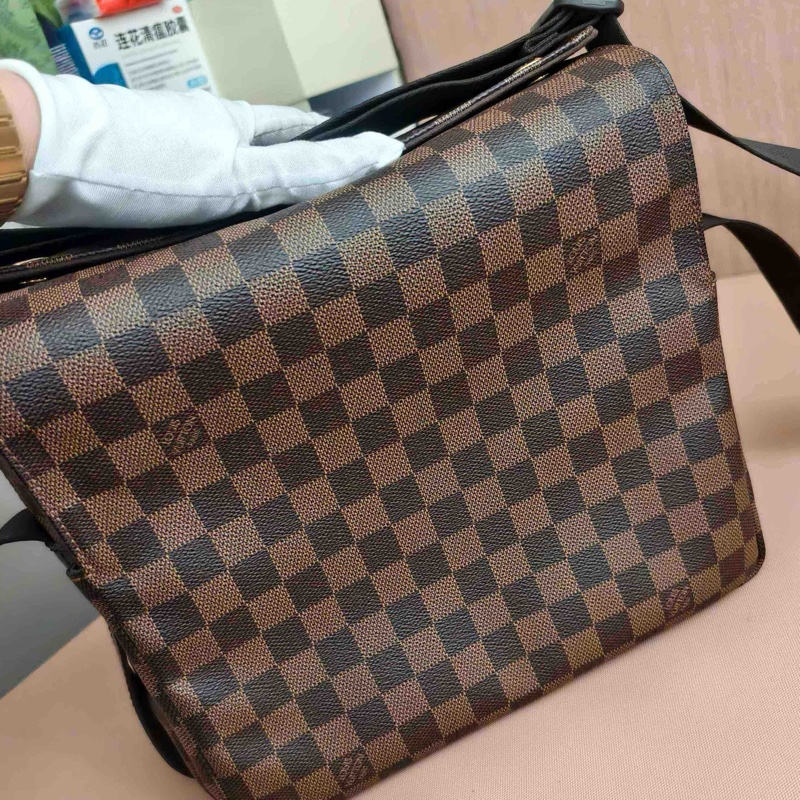 Lv 路易威登 男士郵差包棋盤格豆腐包 皮革 長 28 x 寬 15 x-3