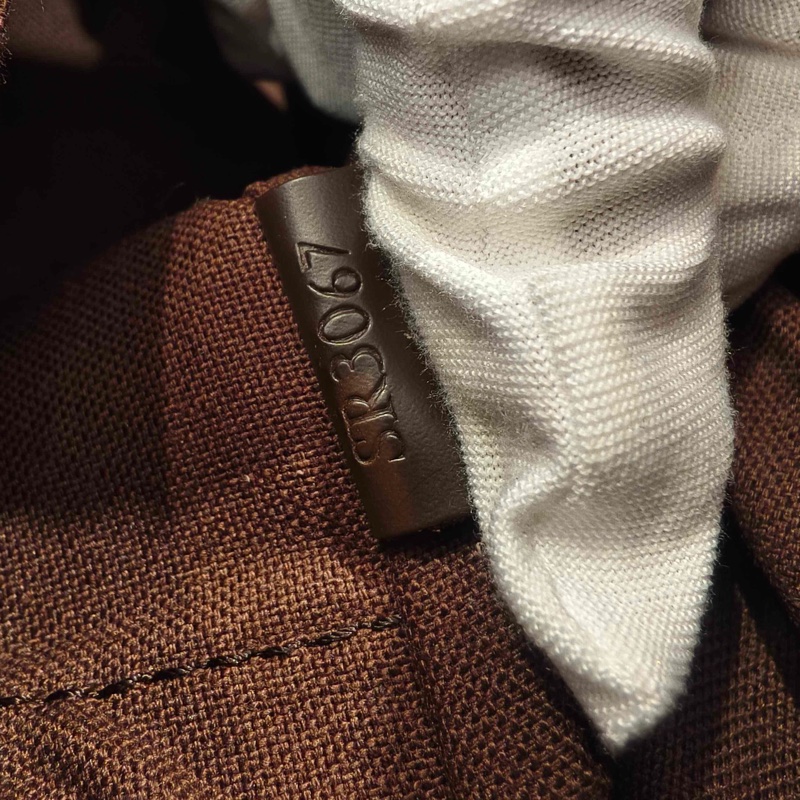 Lv 路易威登 男士郵差包棋盤格豆腐包 皮革 長 28 x 寬 15 x-5