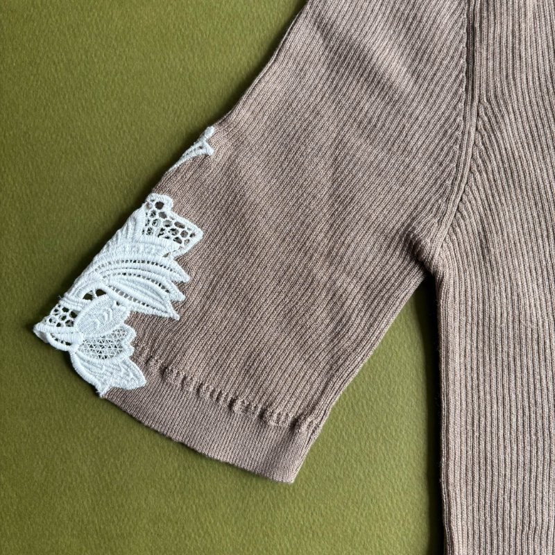 M號::Chloe:: Floral Guipure Lace V-Neck Fitted Top 墨綠色蕾絲V領邊 合身上衣-6