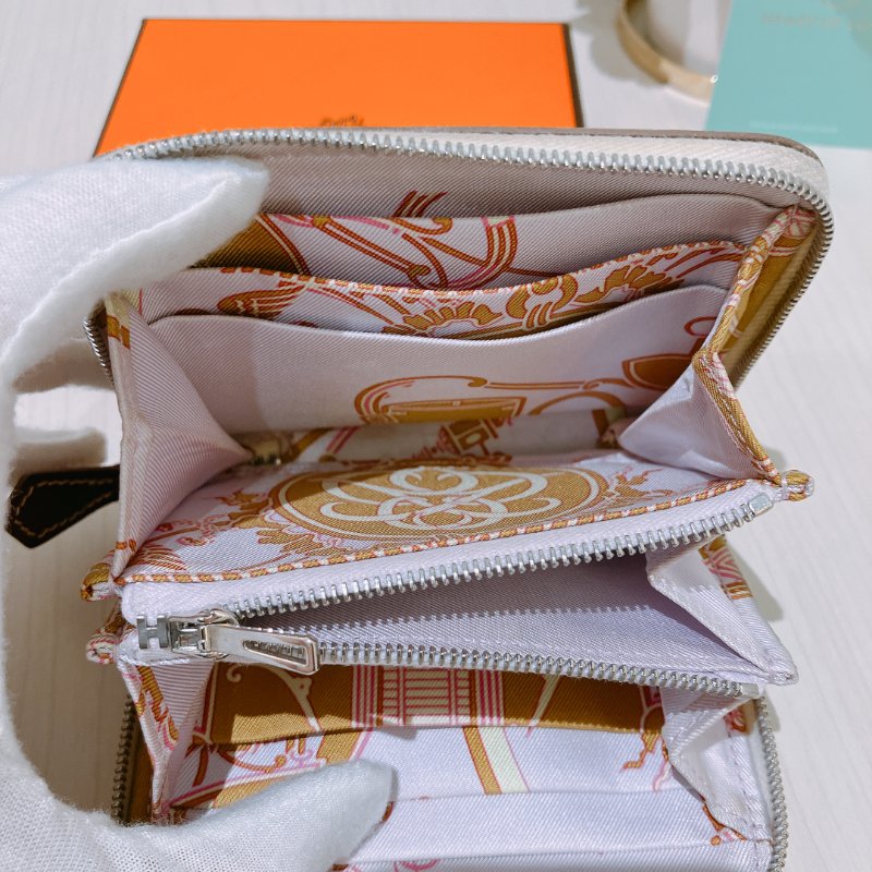 TK1991	愛馬仕 散子包 Hermes Silk In Compact Coin Case Blanc Stamp U-10