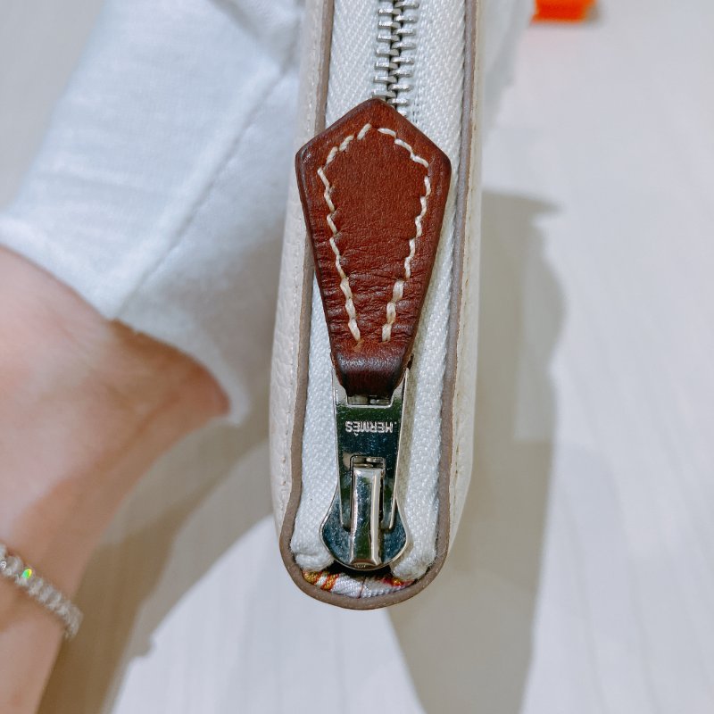 TK1991	愛馬仕 散子包 Hermes Silk In Compact Coin Case Blanc Stamp U-16