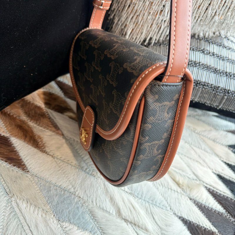 CELINE 滿版LOGO小馬鞍斜背包-2