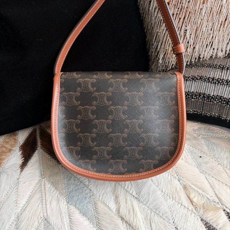 CELINE 滿版LOGO小馬鞍斜背包-3